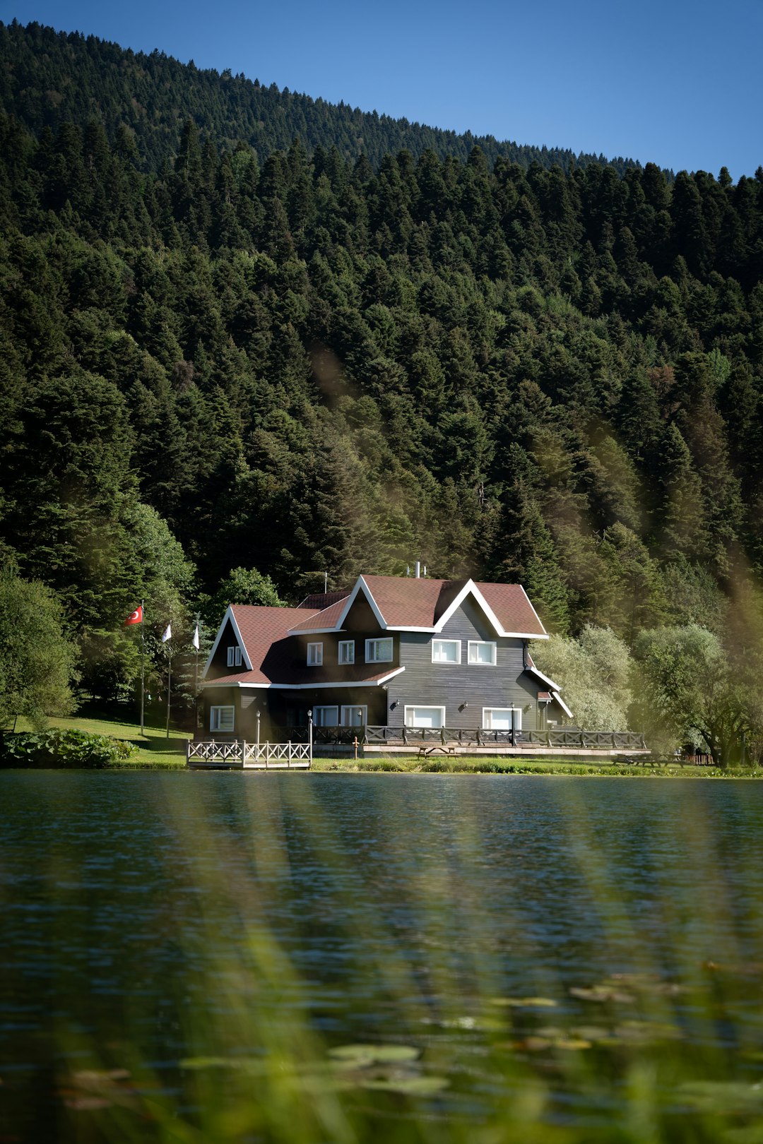 Modern Lakefront Residence